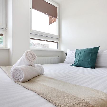 Hill House Holiday Apartments Борнмът Екстериор снимка