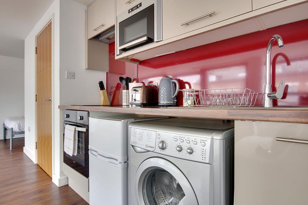 Hill House Holiday Apartments Борнмът Екстериор снимка