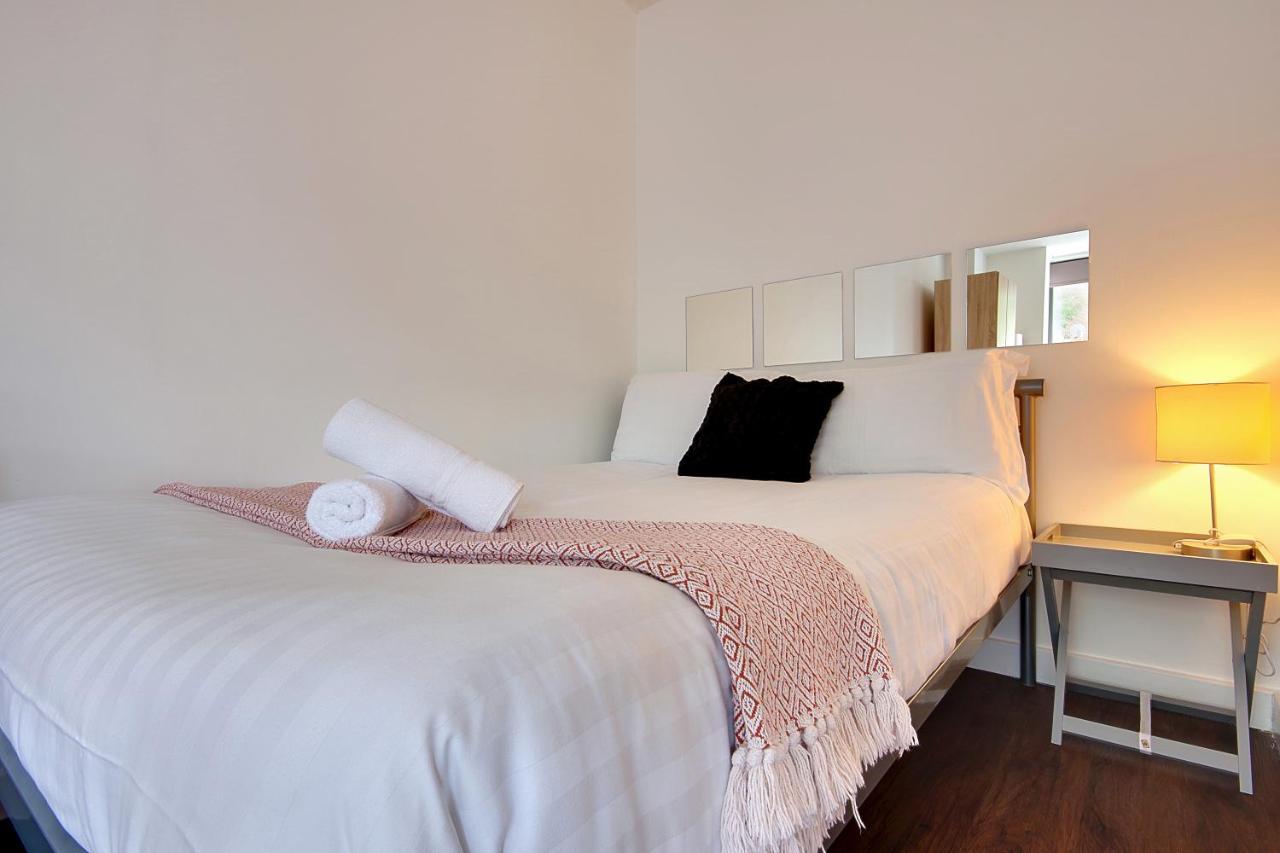 Hill House Holiday Apartments Борнмът Екстериор снимка