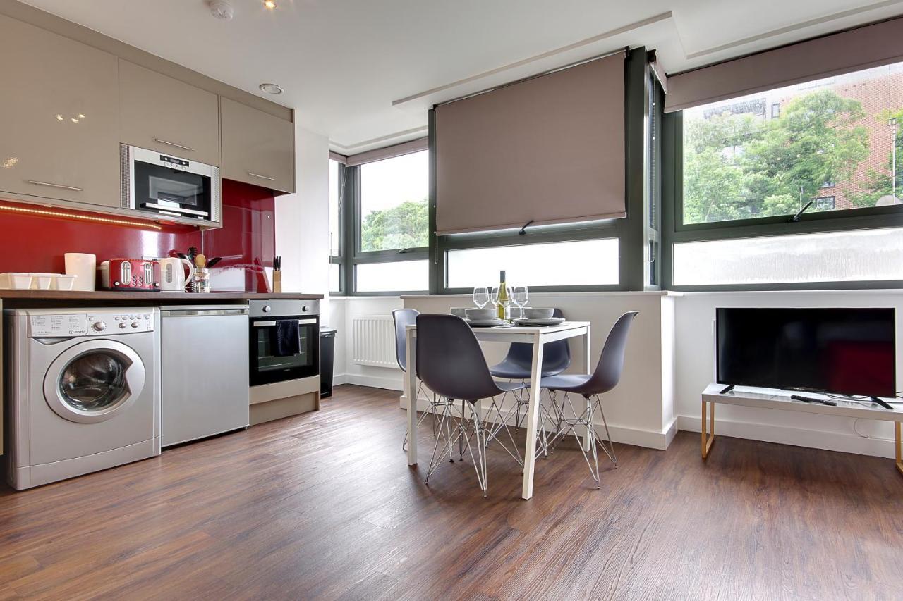 Hill House Holiday Apartments Борнмът Екстериор снимка