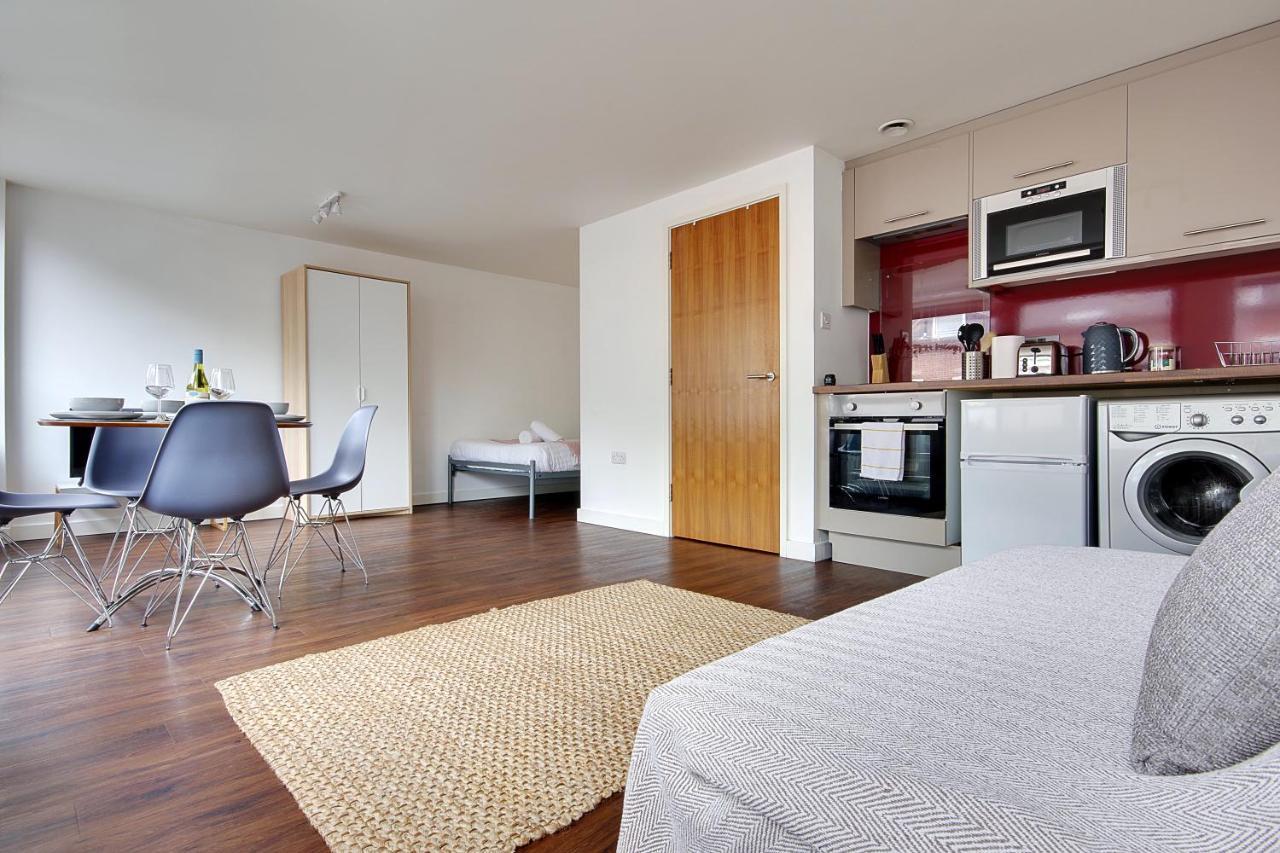 Hill House Holiday Apartments Борнмът Екстериор снимка