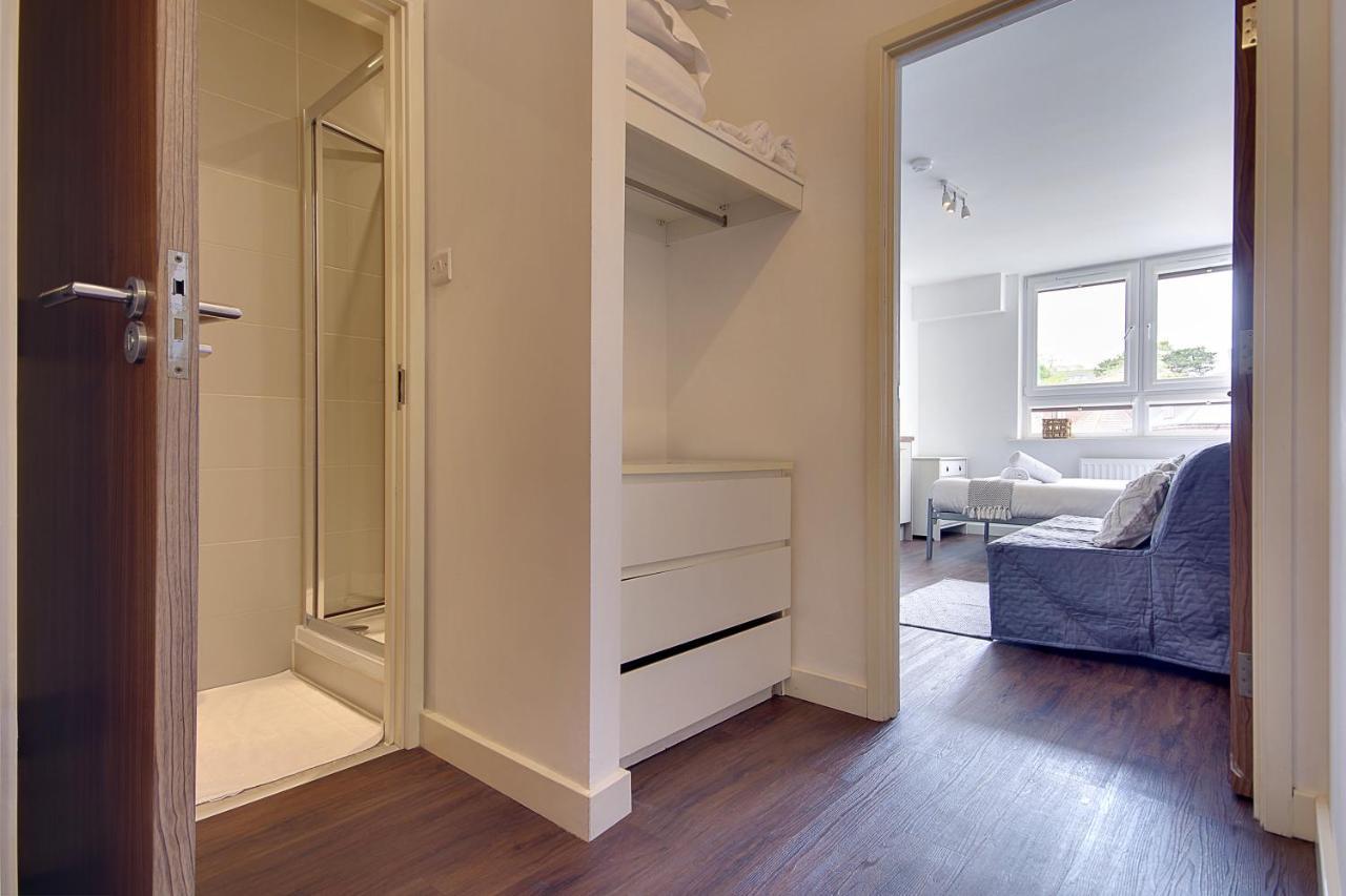 Hill House Holiday Apartments Борнмът Екстериор снимка