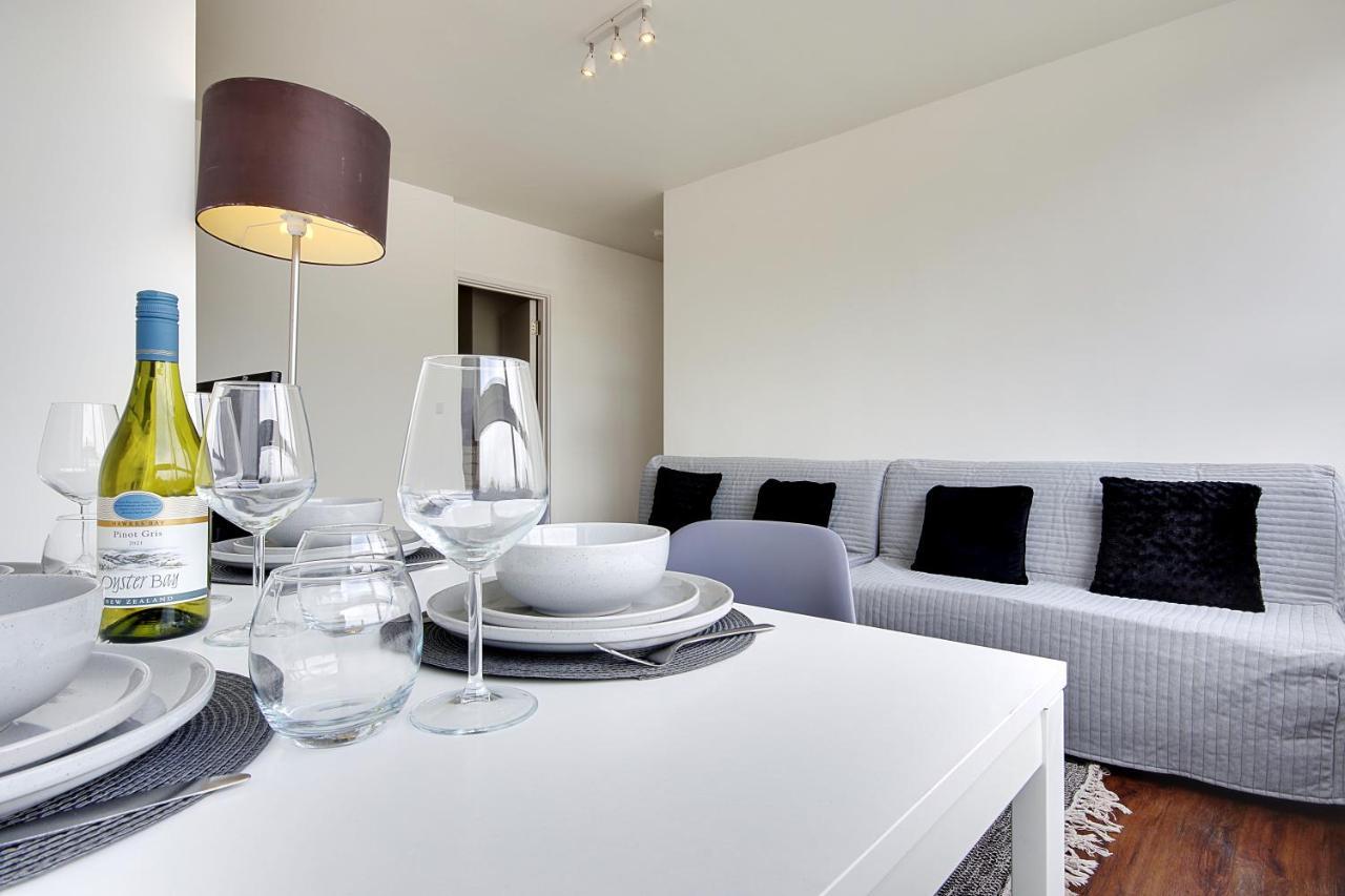 Hill House Holiday Apartments Борнмът Екстериор снимка