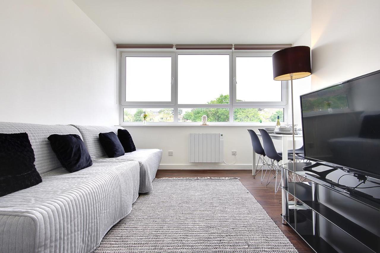Hill House Holiday Apartments Борнмът Екстериор снимка