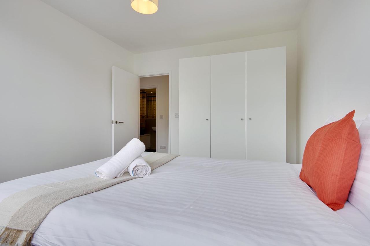 Hill House Holiday Apartments Борнмът Екстериор снимка