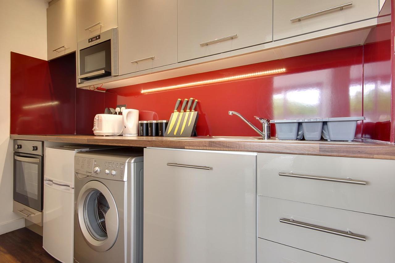 Hill House Holiday Apartments Борнмът Екстериор снимка