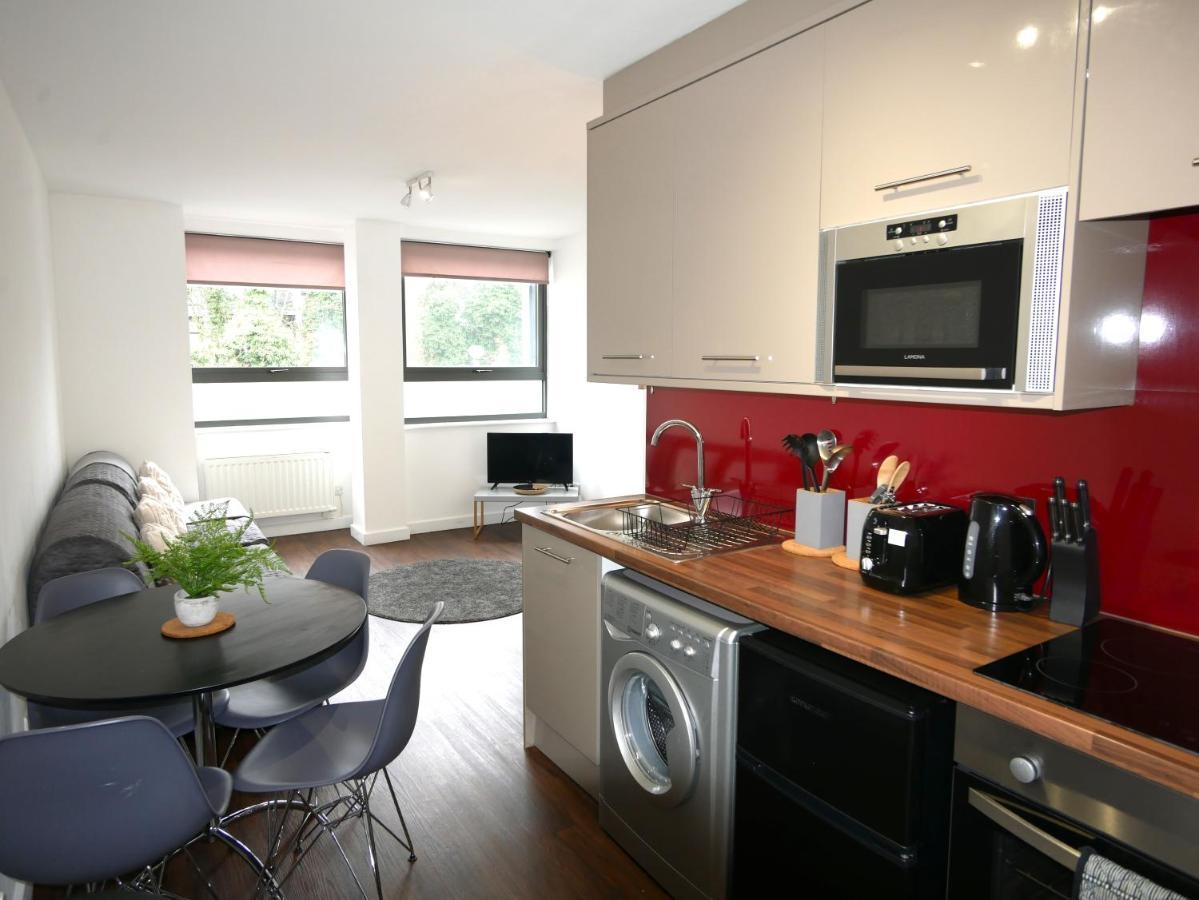 Hill House Holiday Apartments Борнмът Екстериор снимка