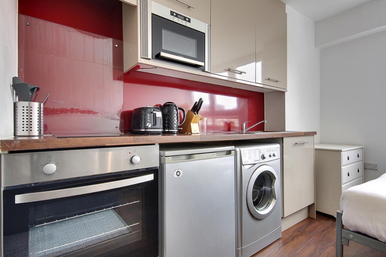 Hill House Holiday Apartments Борнмът Екстериор снимка