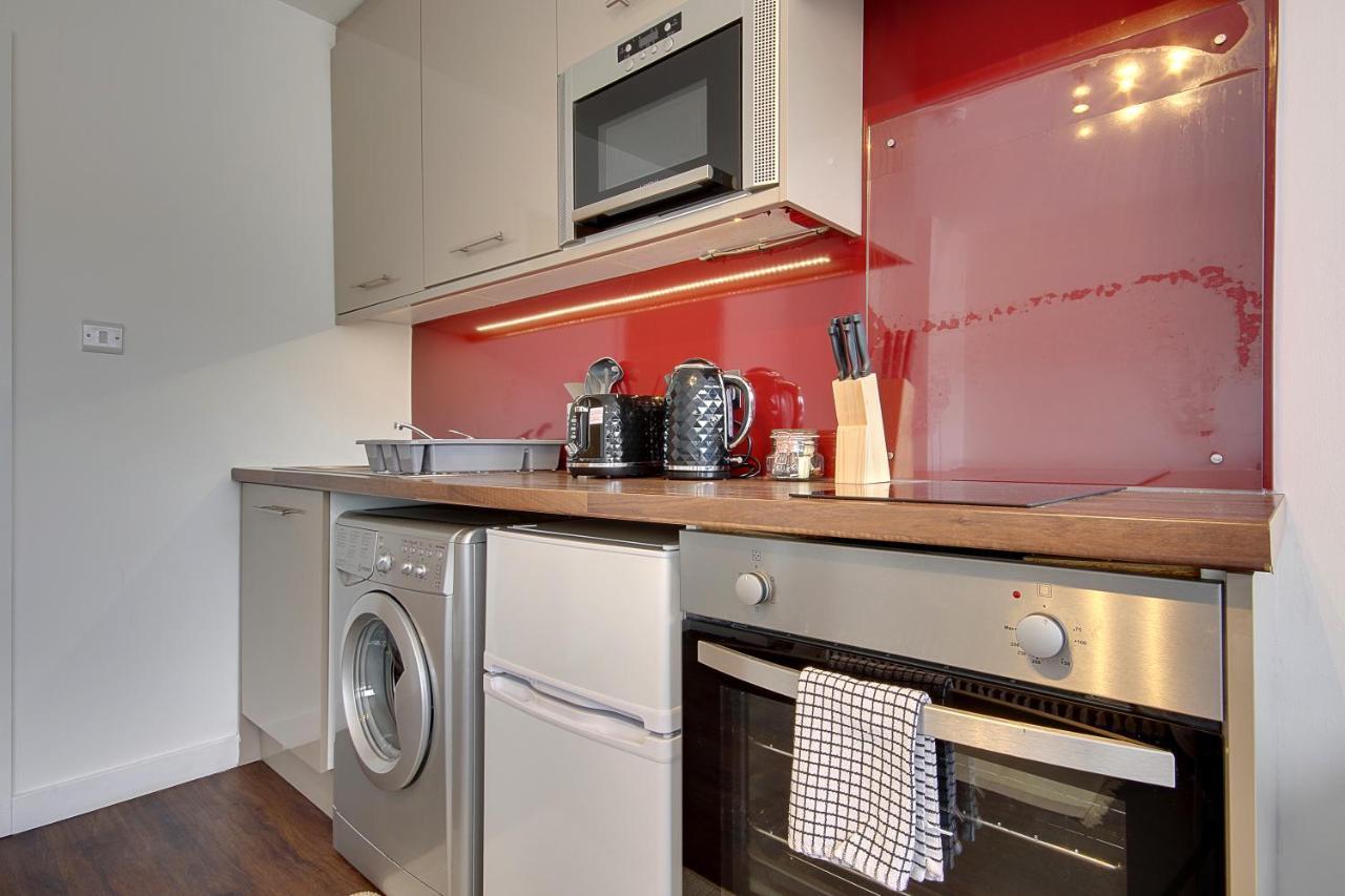 Hill House Holiday Apartments Борнмът Екстериор снимка