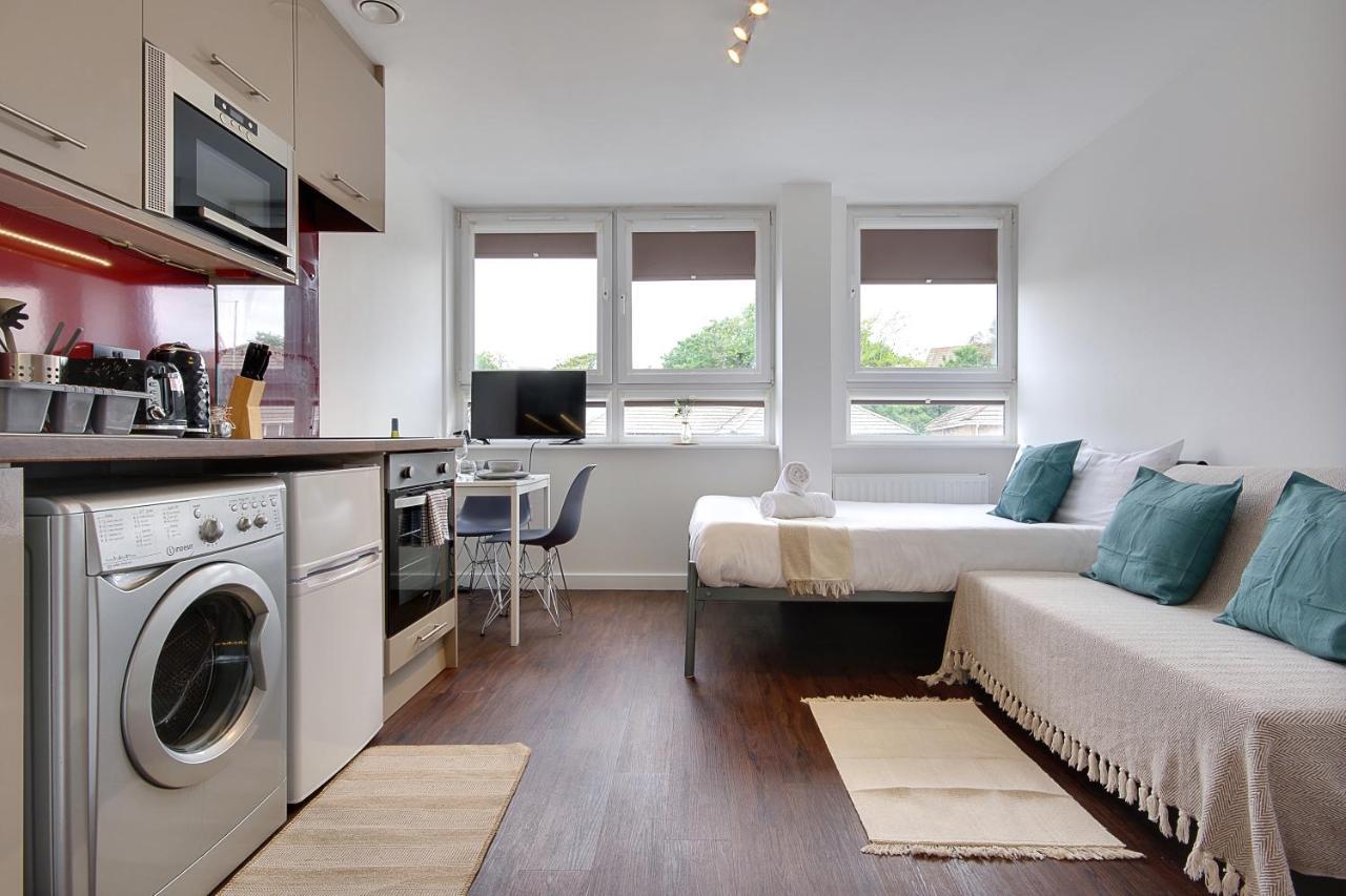 Hill House Holiday Apartments Борнмът Екстериор снимка