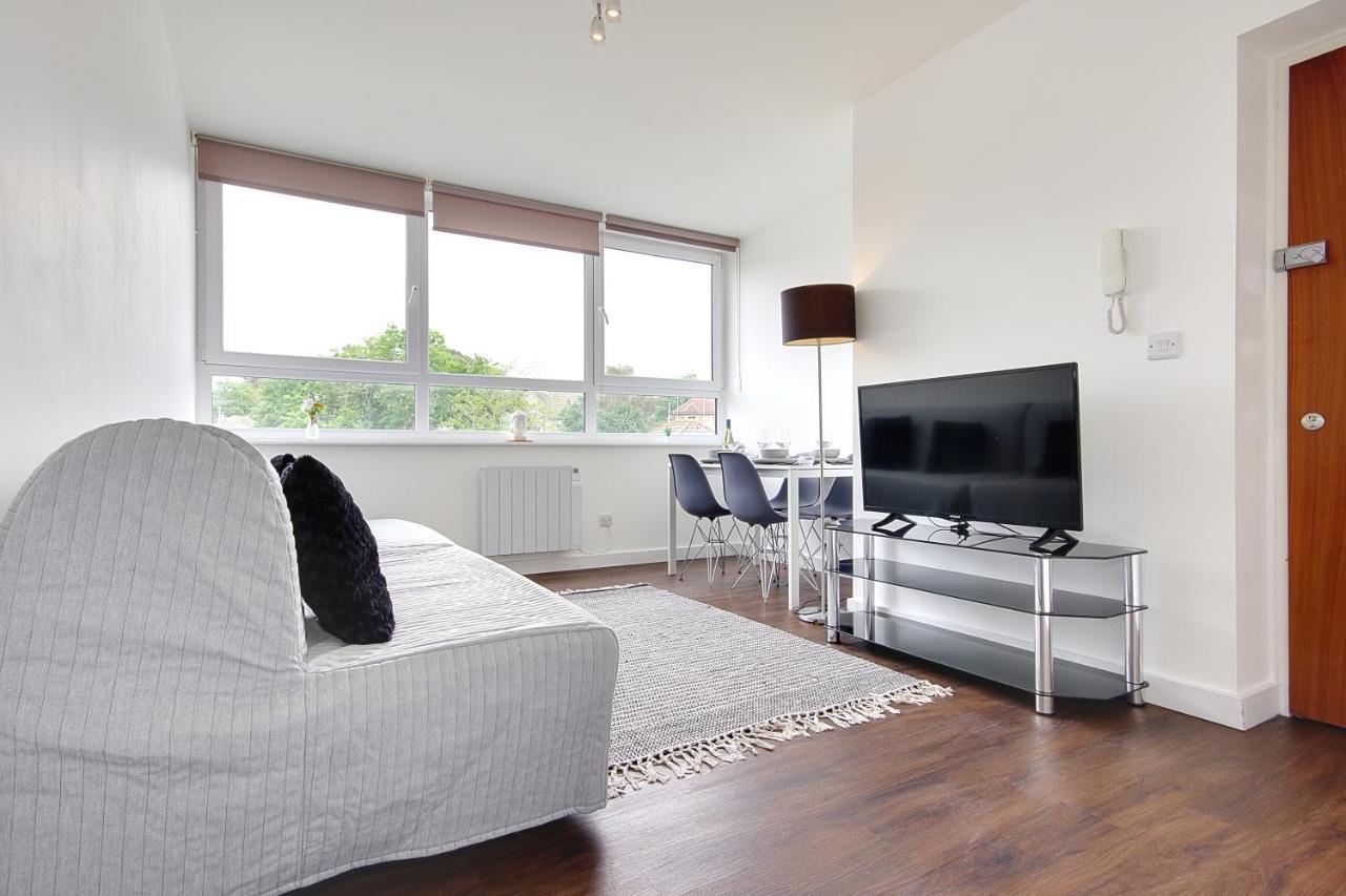 Hill House Holiday Apartments Борнмът Екстериор снимка